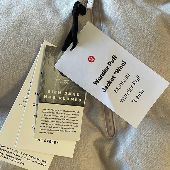 NWT Lululemon Wunder Puff Jacket 8, sadly did not fit me, - Picture 11 of 16